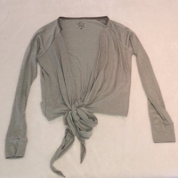 Nike Top - Picture 2 of 4